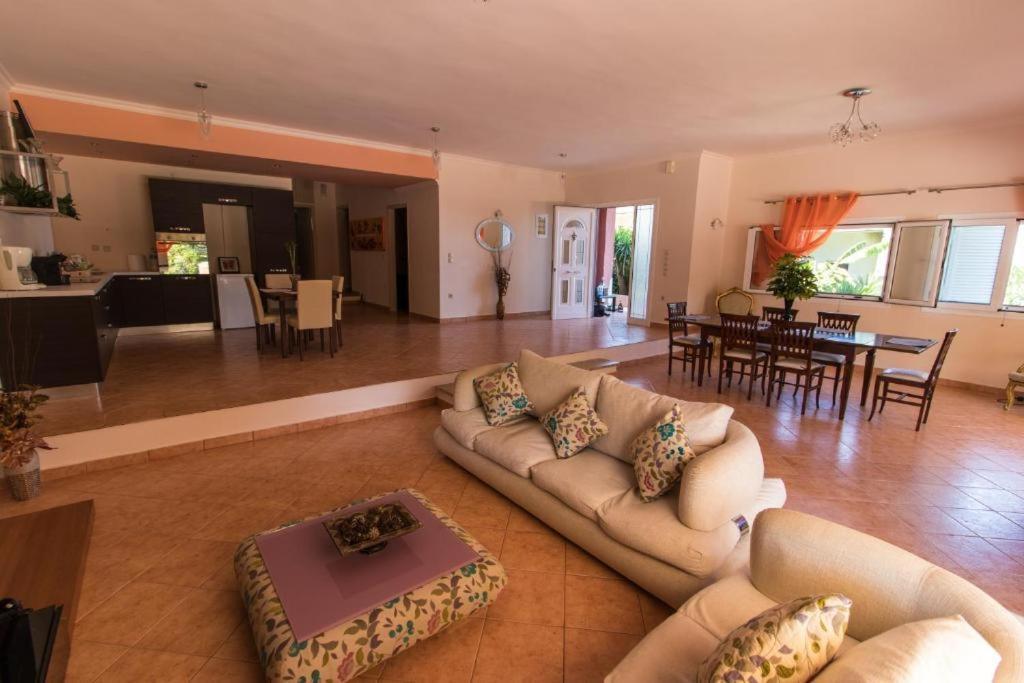 Traditional Fishing Village Apartments Mpoukaris Bagian luar foto