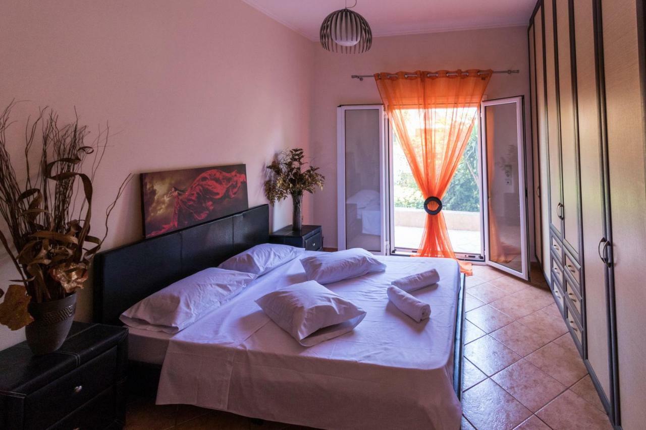 Traditional Fishing Village Apartments Mpoukaris Bagian luar foto