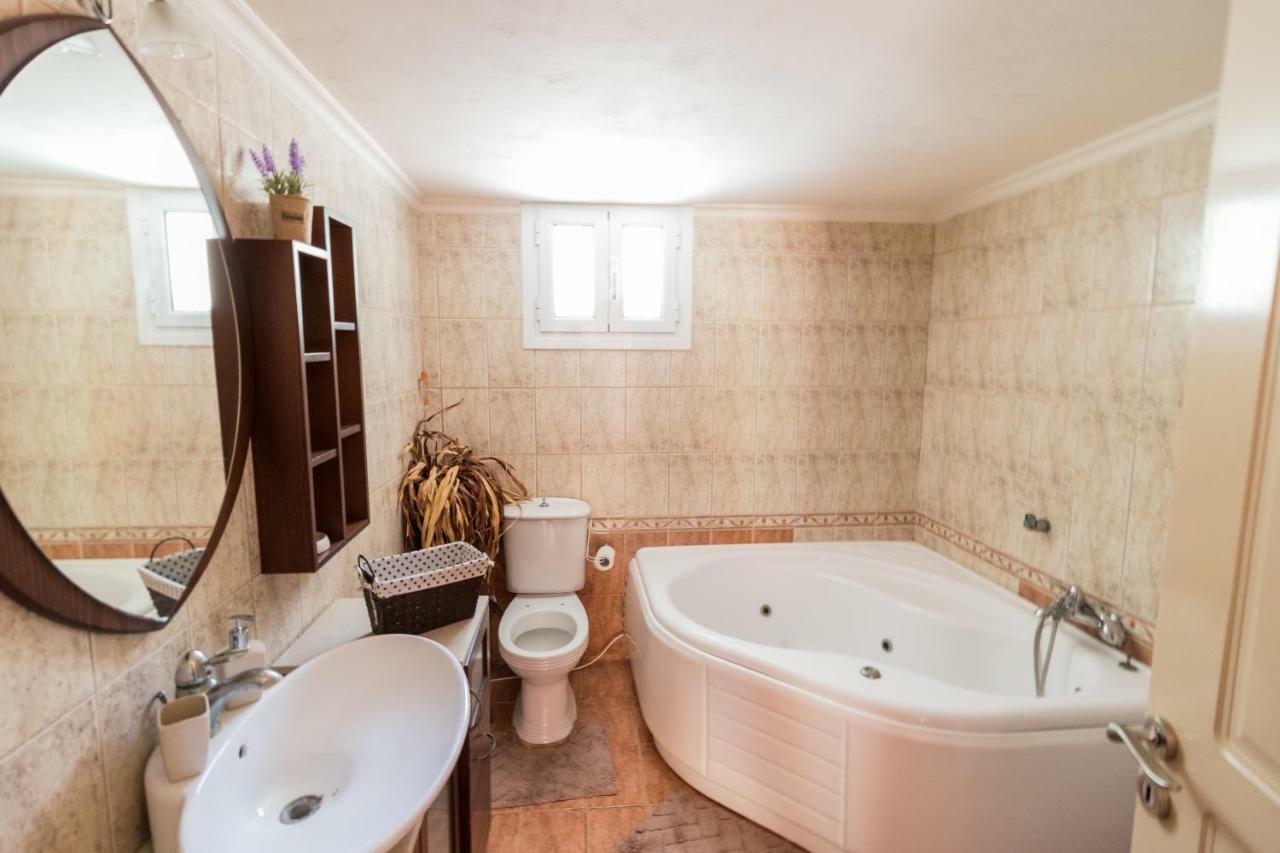 Traditional Fishing Village Apartments Mpoukaris Bagian luar foto